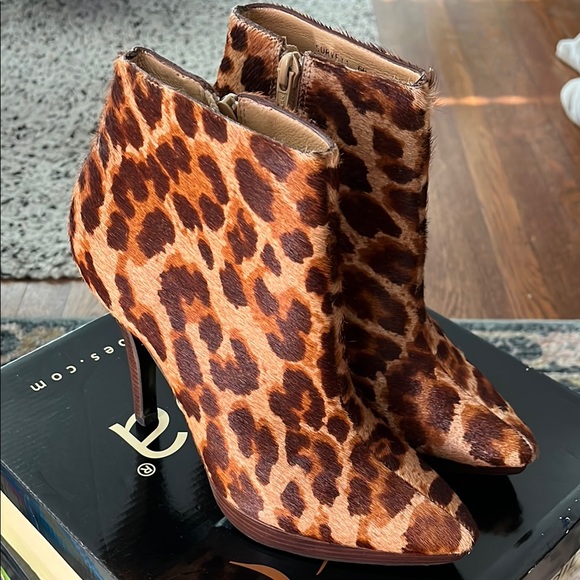 Steve Madden Shoes - NWOB - Steve Madden leopard booties!